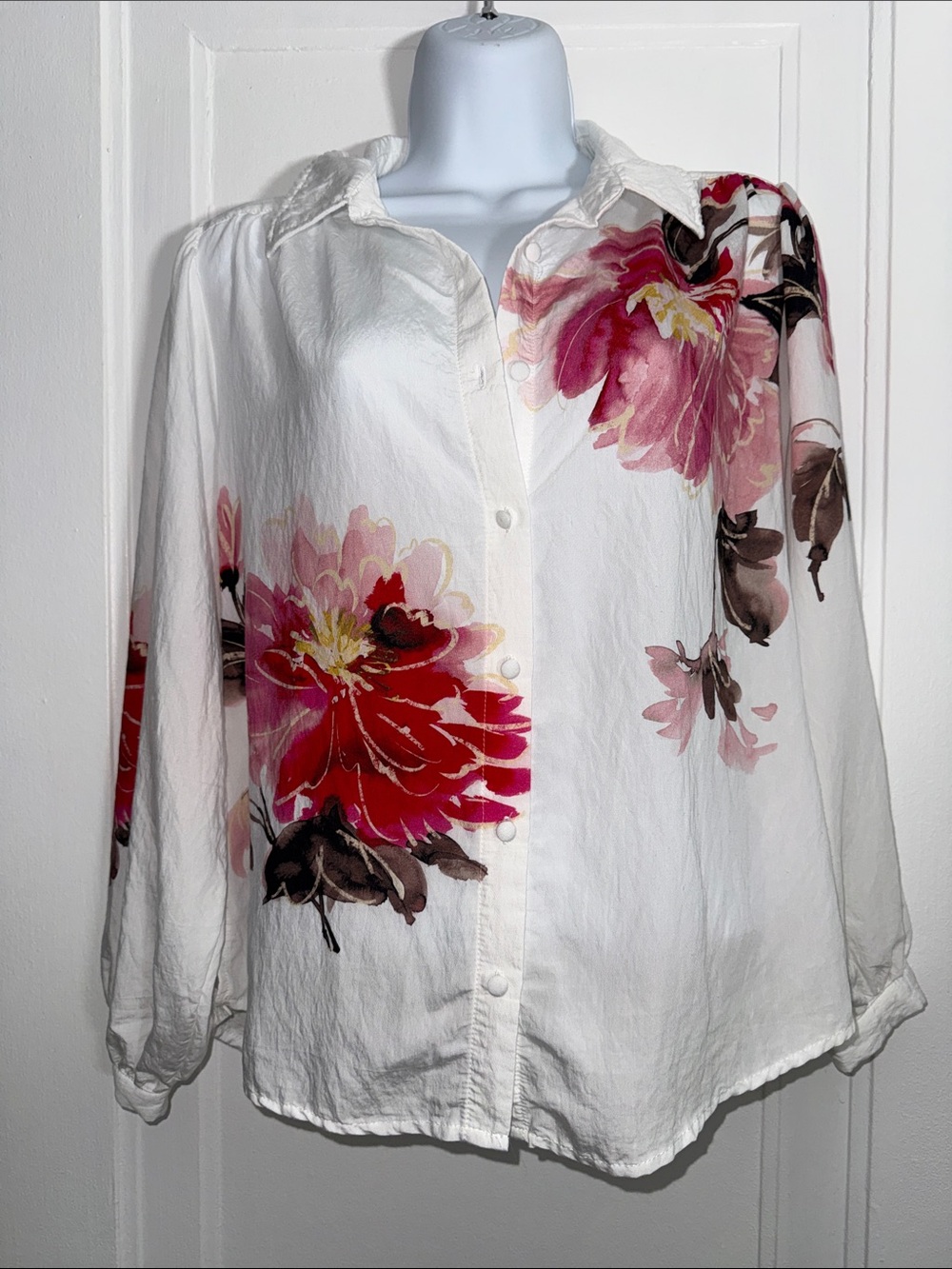 Badgley Mischka Floral button down blouse size medium